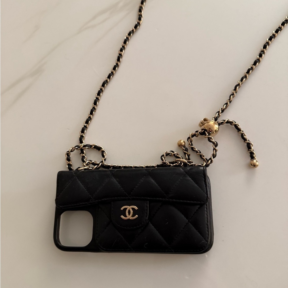 CHANEL 100% Authentic iPhone 12 Pro & 13 Pro Case w Chain & Credit Cards Pocket - Picture 6 of 14
